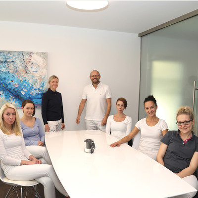 Team im Veranstaltungsraum